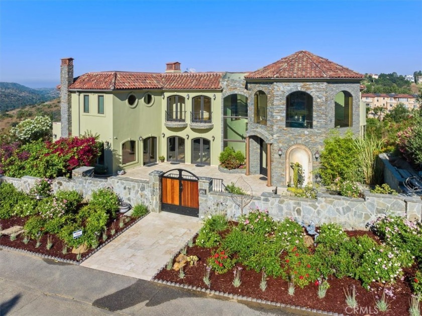 Best location and views! Modern custom-built Tuscan-style and - Beach Home for sale in Diamond Bar, California on Beachhouse.com