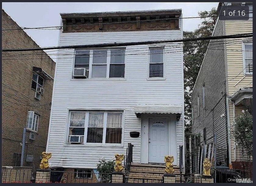 Great Two Dwelling Detached house with 6 Bedrooms, 3 bathrooms - Beach Home for sale in East Elmhurst, New York on Beachhouse.com