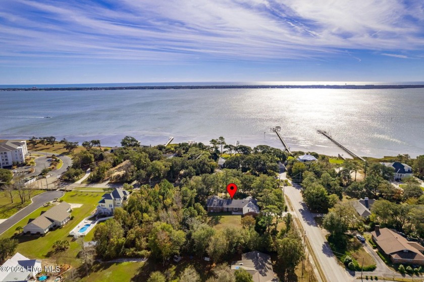 Charming three bedroom plus bonus brick home nestled on a double - Beach Home for sale in Morehead City, North Carolina on Beachhouse.com