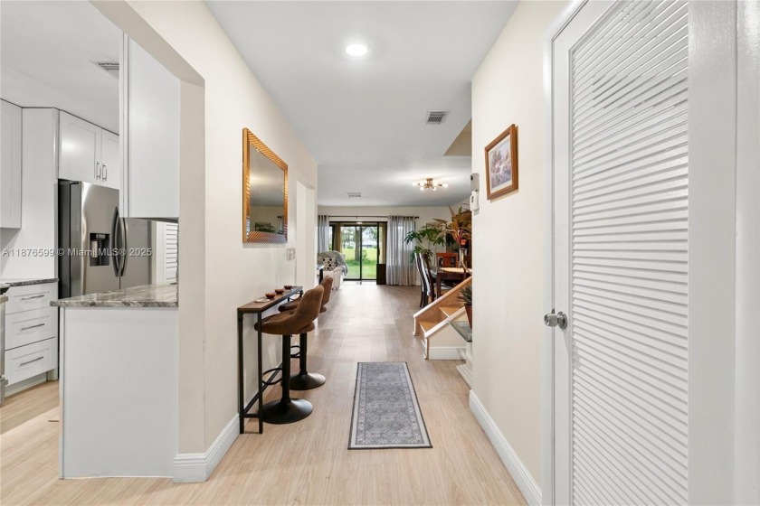Beautifully updated 1,426 sqft two-story townhouse in the - Beach Townhome/Townhouse for sale in Boca Raton, Florida on Beachhouse.com