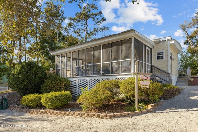 Cutest, well loved, and well maintained mobile home with - Beach Home for sale in Emerald Isle, North Carolina on Beachhouse.com