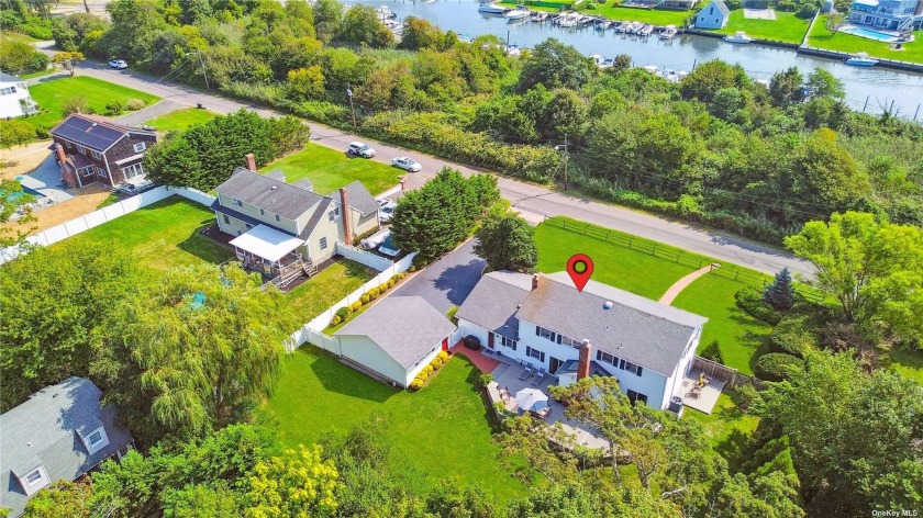 Immaculate & spacious 11 room, 6 bed, 2.5 bath 3,117 SqFt bright - Beach Home for sale in Bayport, New York on Beachhouse.com