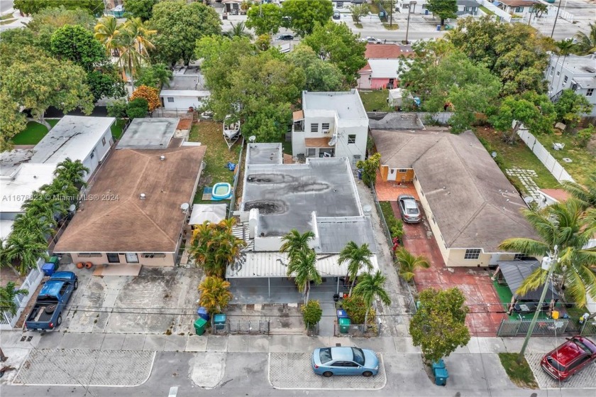 Don't miss this excellent investment opportunity in one of - Beach Townhome/Townhouse for sale in Miami, Florida on Beachhouse.com