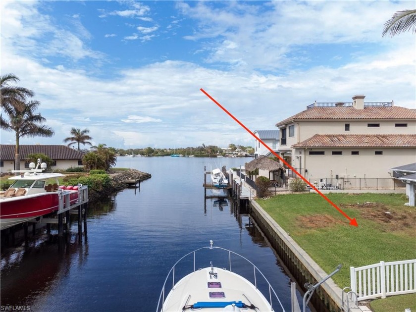 HUGE investment opportunity! Naples Bay views! This single - Beach Home for sale in Naples, Florida on Beachhouse.com