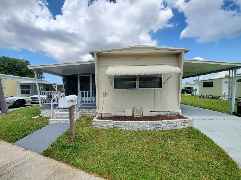 Welcome to this adorable 1 bedroom mobile home in a wonderful 55 - Beach Home for sale in Pinellas Park, Florida on Beachhouse.com