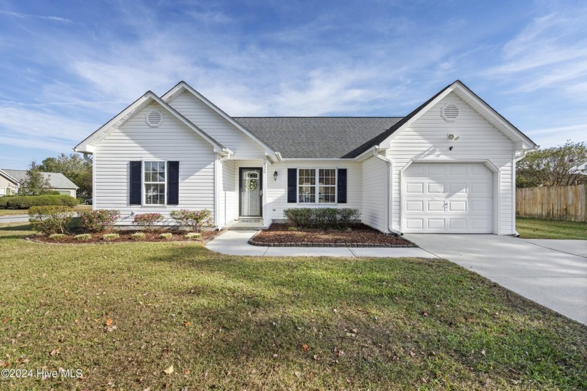 This exceptionally maintained 3 bed, 2 bath home is located on a - Beach Home for sale in Wilmington, North Carolina on Beachhouse.com