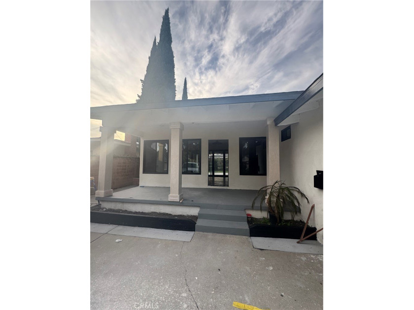 Back in the Market! Must see it! Recently remodeled and full of - Beach Home for sale in Long Beach, California on Beachhouse.com