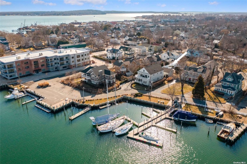 PIED-A-TERRE IN MARVELOUS GREENPORT VILLAGE - WHAT MORE DO YOU - Beach Apartment for sale in Greenport, New York on Beachhouse.com