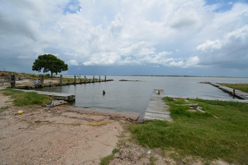 TREMENDOUS REDUCTION IN PRICE --- WATERFRONT, 90 ft X 100 ft - Beach Lot for sale in Palacios, Texas on Beachhouse.com