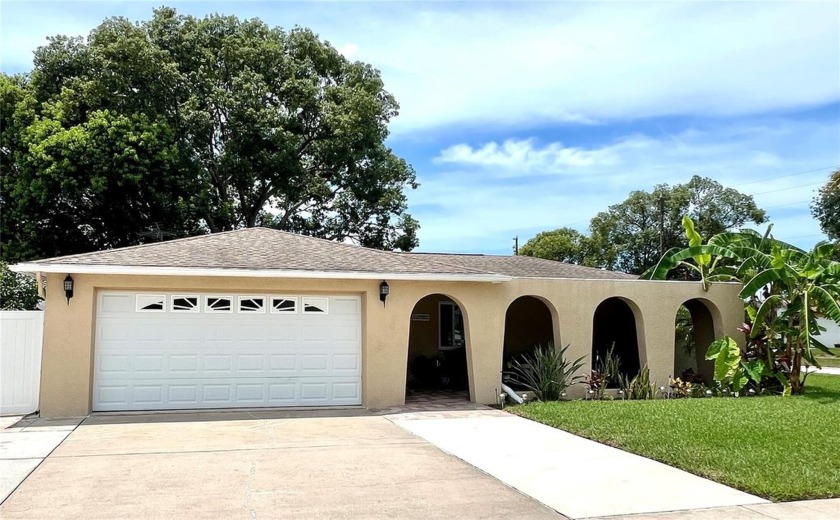 Welcome to this meticulously maintained home offering 2 spacious - Beach Home for sale in Holiday, Florida on Beachhouse.com