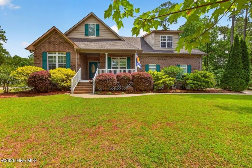 Experience the ease of coastal Carolina living in this - Beach Home for sale in New Bern, North Carolina on Beachhouse.com