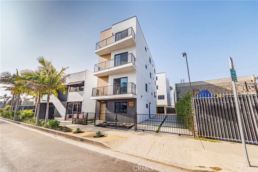 13461 Beach Ave is a rare new-construction luxury fourplex in - Beach Townhome/Townhouse for sale in Marina Del Rey, California on Beachhouse.com