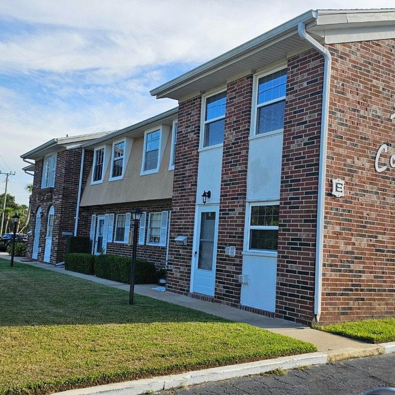 Great opportunity for investors as this is newly rehabbed unit - Beach Townhome/Townhouse for sale in South Daytona, Florida on Beachhouse.com