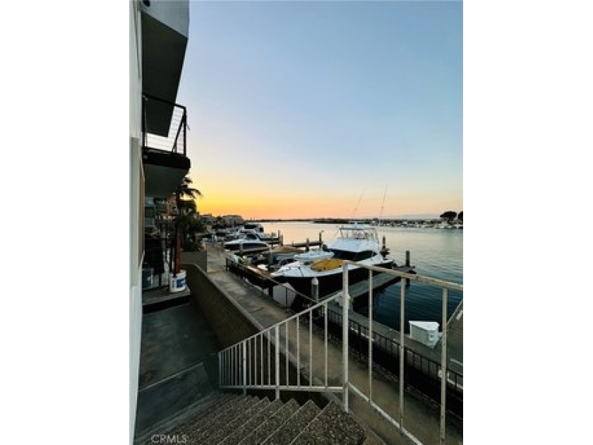 Largest 3 bedroom 4 bathroom unit in the building! Coastal and - Beach Condo for sale in Huntington Beach, California on Beachhouse.com