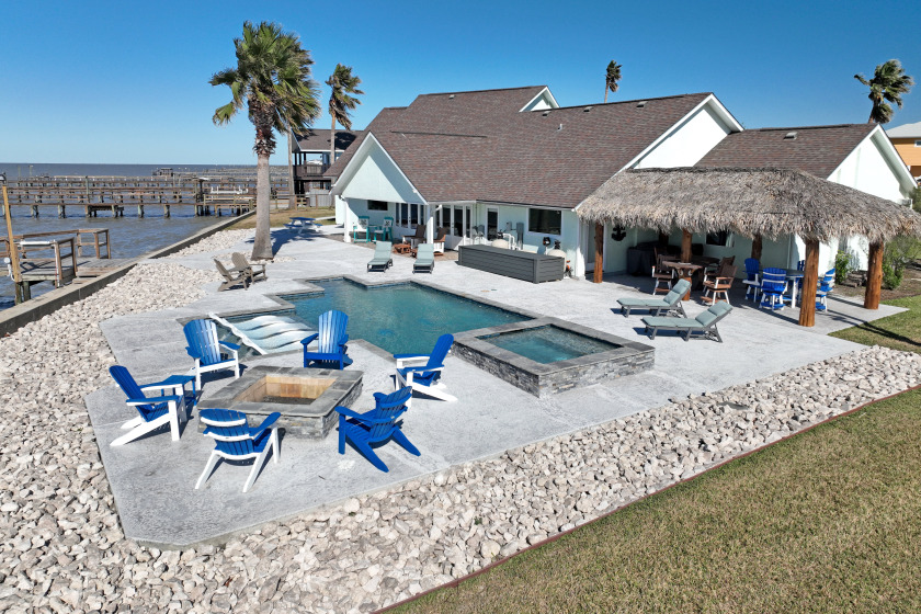 Amazing Pool, Hottub, Pier, Palaypa, Fire pit and BBQ - Beach Vacation Rentals in Rockport, Texas on Beachhouse.com