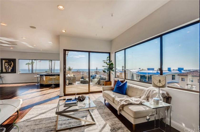 Spectacular Panoramic Views ! This is one of the most unique and - Beach Condo for sale in Corona Del Mar, California on Beachhouse.com