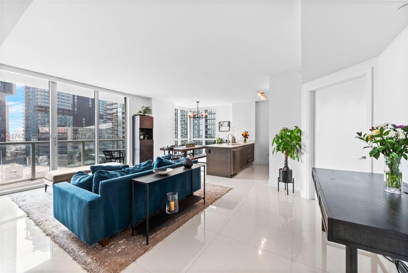 Spacious South-facing corner residence with water and - Beach Condo for sale in Miami, Florida on Beachhouse.com