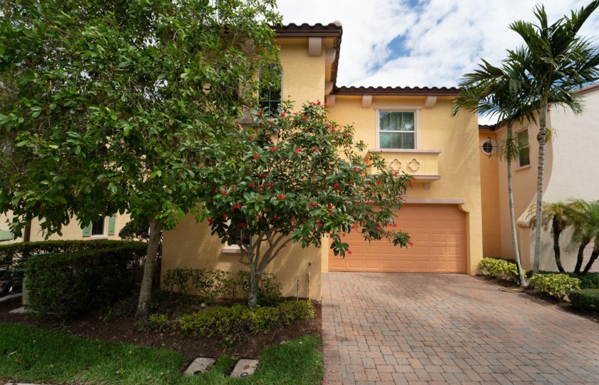 Introducing this exquisite 3-bedroom townhouse nestled in the - Beach Townhome/Townhouse for sale in Palm Beach Gardens, Florida on Beachhouse.com