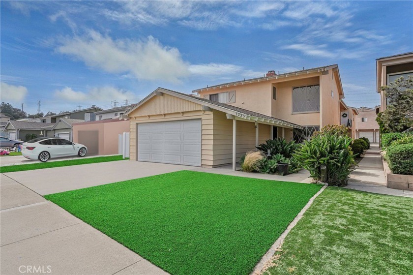 This beautifully refreshed four-unit property is an attractive - Beach Townhome/Townhouse for sale in Redondo Beach, California on Beachhouse.com