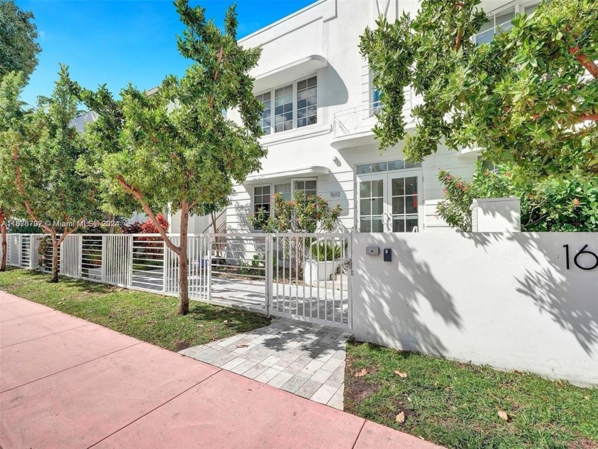 Welcome to this unique two-story condo located in the heart of - Beach Condo for sale in Miami Beach, Florida on Beachhouse.com