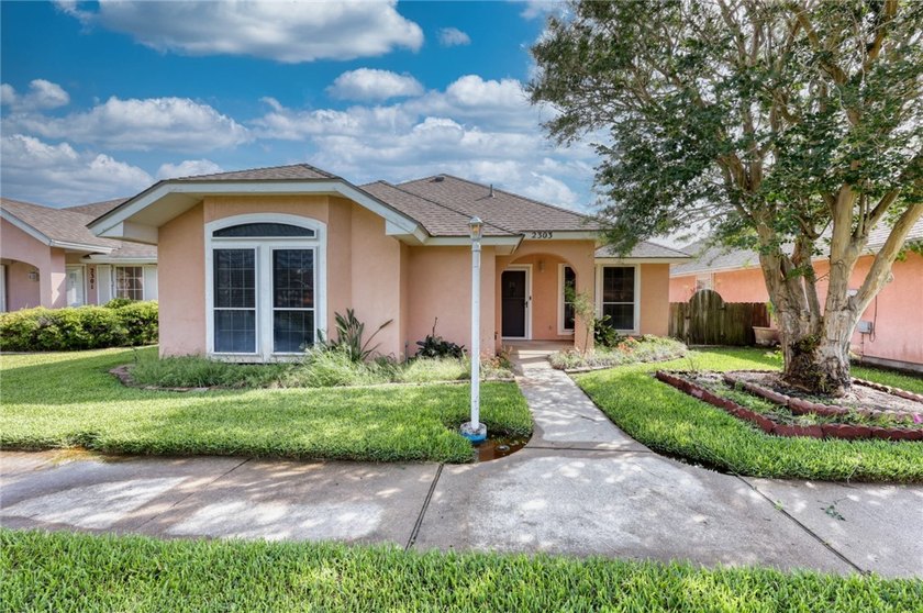 Welcome to this beautifully maintained 4-sided stucco garden - Beach Home for sale in Ingleside, Texas on Beachhouse.com