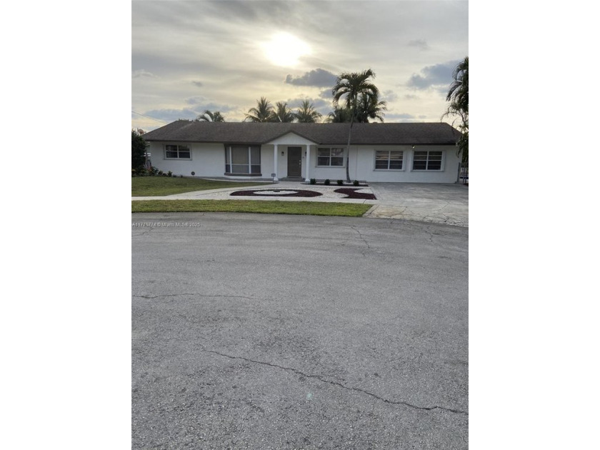 Ocean Access!! True Florida living. Beautiful 3 bed 3 bath pool - Beach Home for sale in Hollywood, Florida on Beachhouse.com