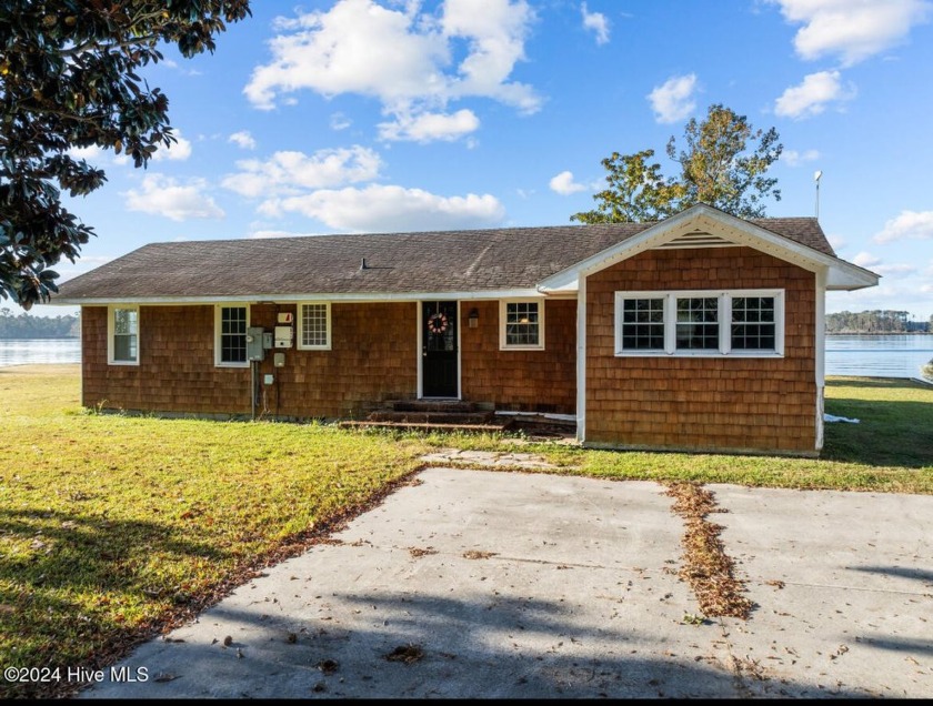 Gorgeous views from this 3 BR 2 BA WATERFRONT cottage on Pungo - Beach Home for sale in Belhaven, North Carolina on Beachhouse.com