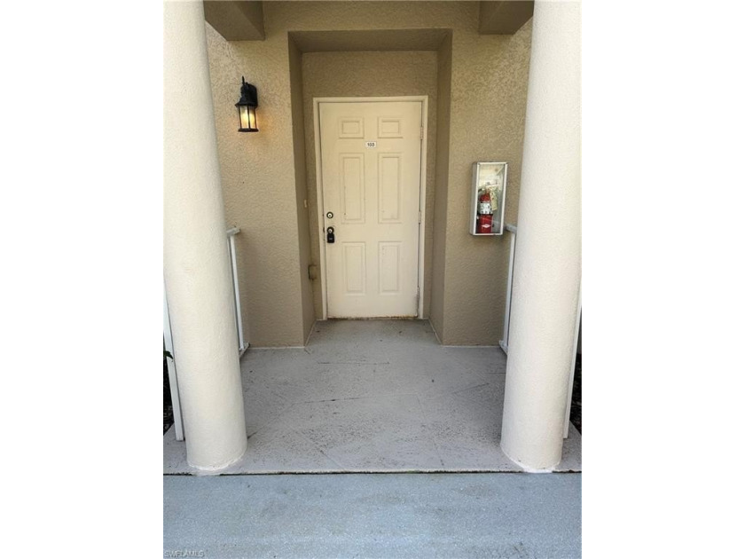 Beautifully Furnished End Unit with Lake Views! Discover the - Beach Home for sale in Naples, Florida on Beachhouse.com