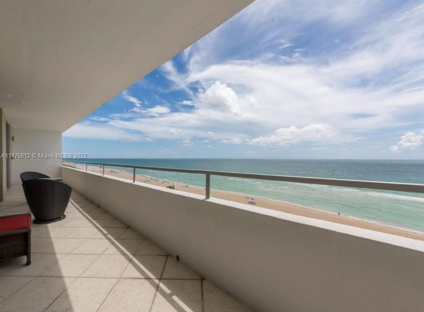 Gorgeous, chic, & renovated 2 bed/2 bath furnished residence at - Beach Condo for sale in Miami Beach, Florida on Beachhouse.com