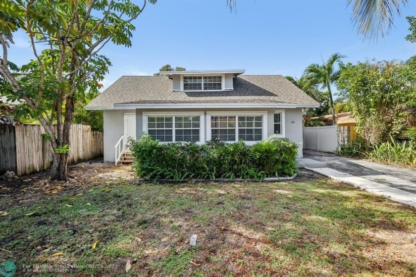 Spacious 2-story home in Palm Beach featuring 5 bedrooms, 3.1 - Beach Home for sale in Lake Worth Beach, Florida on Beachhouse.com