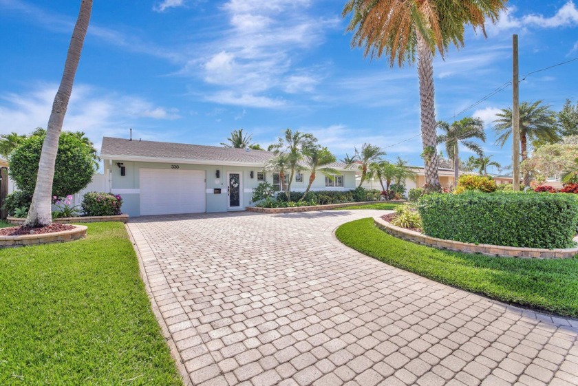 What a stunningly remodeled 3/2 waterfront single-family home - Beach Home for sale in Pompano Beach, Florida on Beachhouse.com
