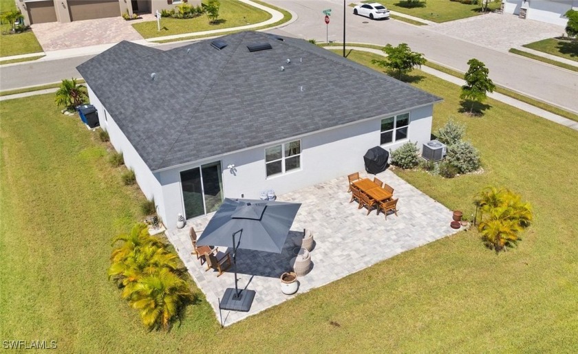 Look no further! You will LOVE this *Better than New* 3B/2Ba - Beach Home for sale in Fort Myers, Florida on Beachhouse.com