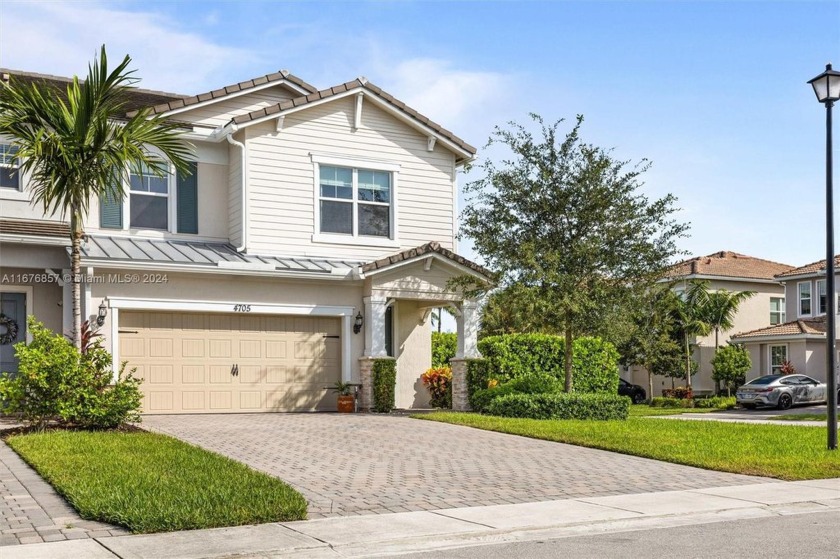 This corner townhouse is located in the heart of Hollywood - Beach Townhome/Townhouse for sale in Hollywood, Florida on Beachhouse.com