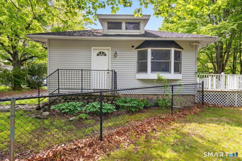 Enjoy easy one-level living in this charming turnkey 2-bedroom - Beach Home for sale in Clinton, Connecticut on Beachhouse.com
