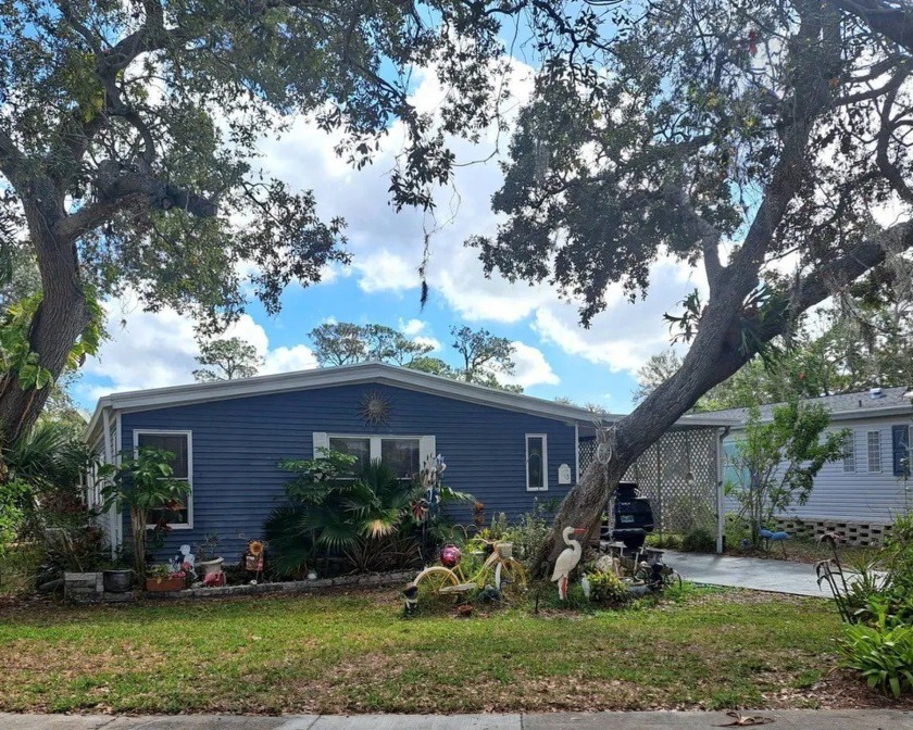 DISCOVER YOUR LAKEFRONT DREAM HOME TODAY! Nothing compares to - Beach Home for sale in Clearwater, Florida on Beachhouse.com