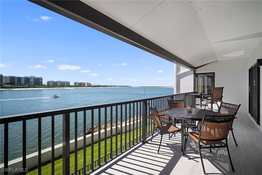 523 La Peninsula Blvd in Naples offers a luxurious seasonal - Beach Condo for sale in Naples, Florida on Beachhouse.com