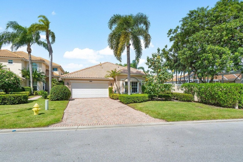 Beautifully updated single story 3/3 pool home with breathtaking - Beach Home for sale in Palm Beach Gardens, Florida on Beachhouse.com