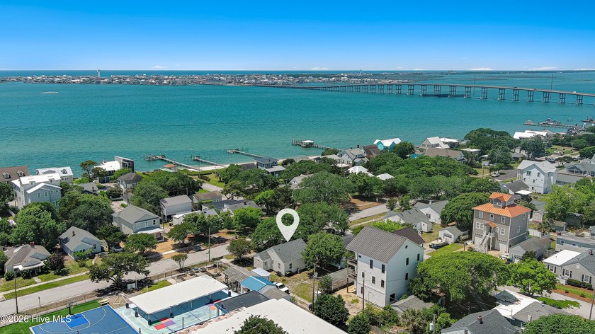 Classic cottage located in Morehead City, just a few blocks from - Beach Home for sale in Morehead City, North Carolina on Beachhouse.com