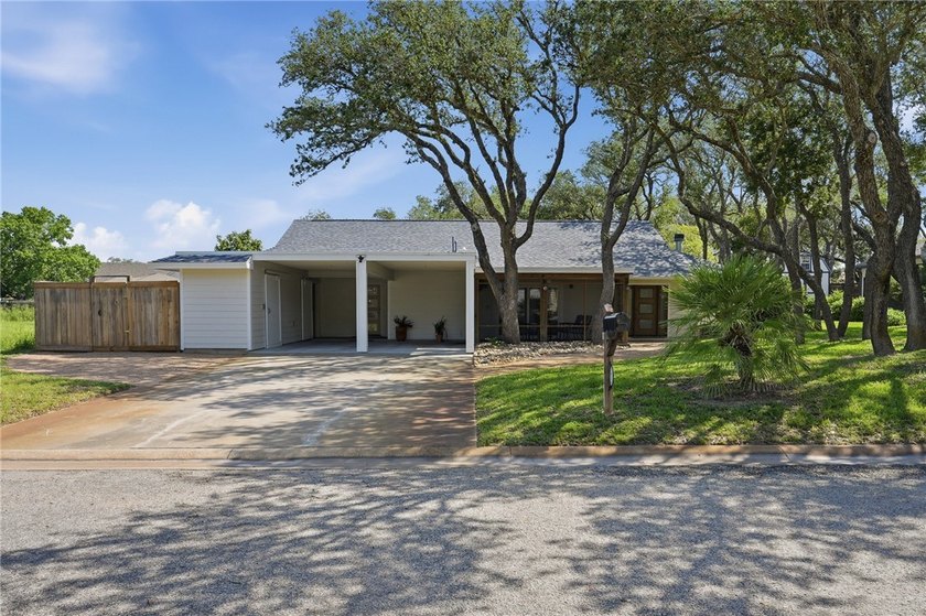 Welcome to this stunning, meticulously renovated 2-bedroom - Beach Home for sale in Rockport, Texas on Beachhouse.com