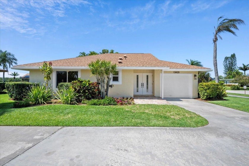 Enjoy life in a completely renovated home with stunning water - Beach Home for sale in Palm Beach Gardens, Florida on Beachhouse.com