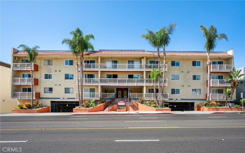 Welcome to Hermosa Surf! This oversized 1-bedroom, 1-bath - Beach Condo for sale in Hermosa Beach, California on Beachhouse.com