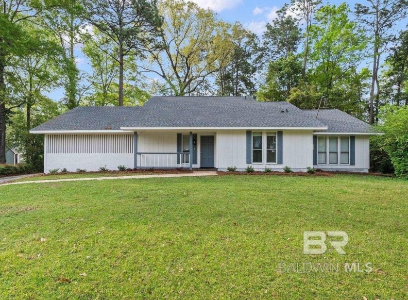 This beautifully updated 4-bedroom, 3-bath, 2,618 sq. ft - Beach Home for sale in Daphne, Alabama on Beachhouse.com