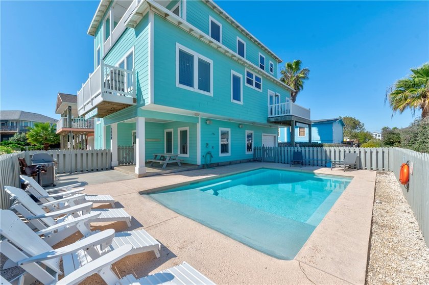 EXCEPTIONAL PORT ARANSAS HOME WITH 6 BDRMS, 5 BATHS, GAME ROOM & - Beach Home for sale in Port Aransas, Texas on Beachhouse.com