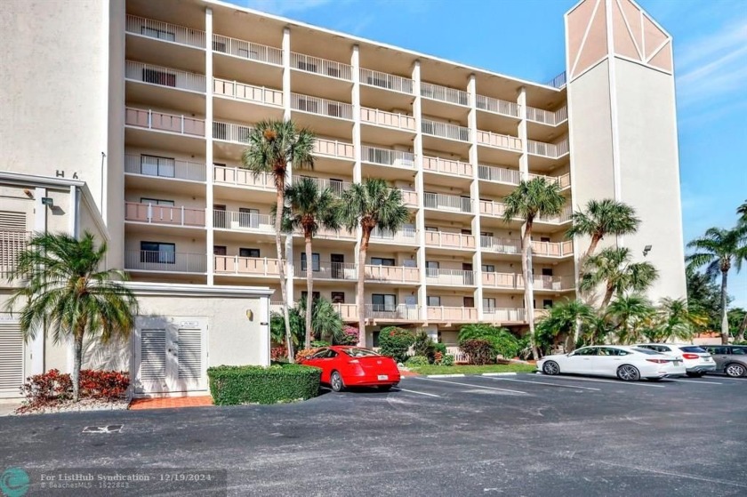 This penthouse home, remodeled in 2024 offers magnificent water - Beach Condo for sale in Delray Beach, Florida on Beachhouse.com