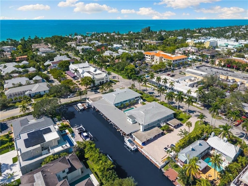 Just minutes from Third Street South, this downtown charmer - Beach Home for sale in Naples, Florida on Beachhouse.com