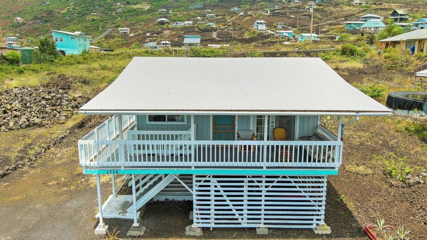 Step into a piece of Hawaiian history. Nestled in the Milolii - Beach Home for sale in Captain Cook, Hawaii on Beachhouse.com