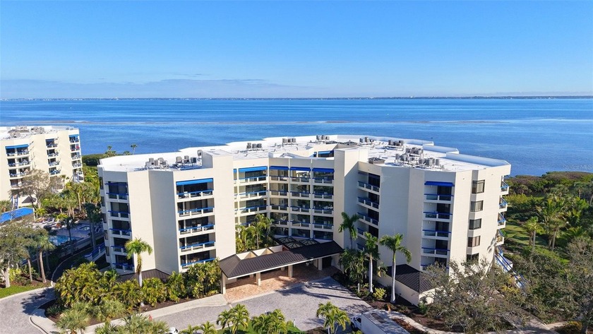 Under contract-accepting backup offers. Indulge in spectacular - Beach Condo for sale in Longboat Key, Florida on Beachhouse.com