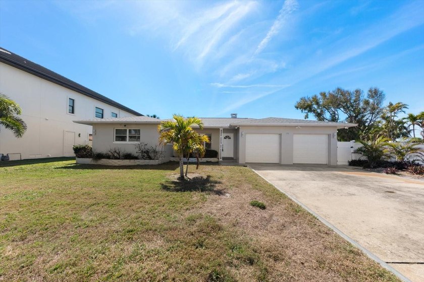 Welcome home! Location, location, location! This beautiful - Beach Home for sale in Belleair Beach, Florida on Beachhouse.com