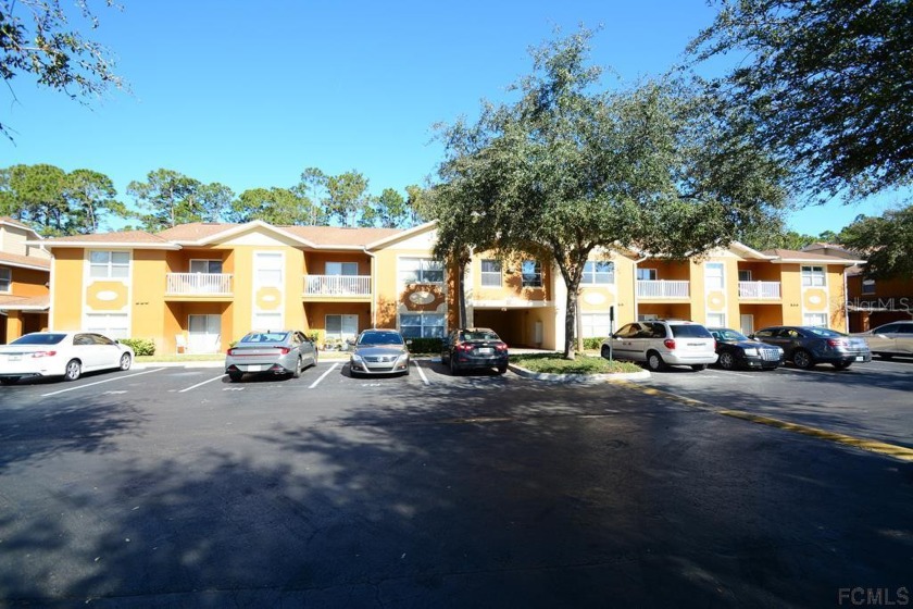 Investor alert! Beautiful lake view first floor condo in a gated - Beach Condo for sale in Bunnell, Florida on Beachhouse.com