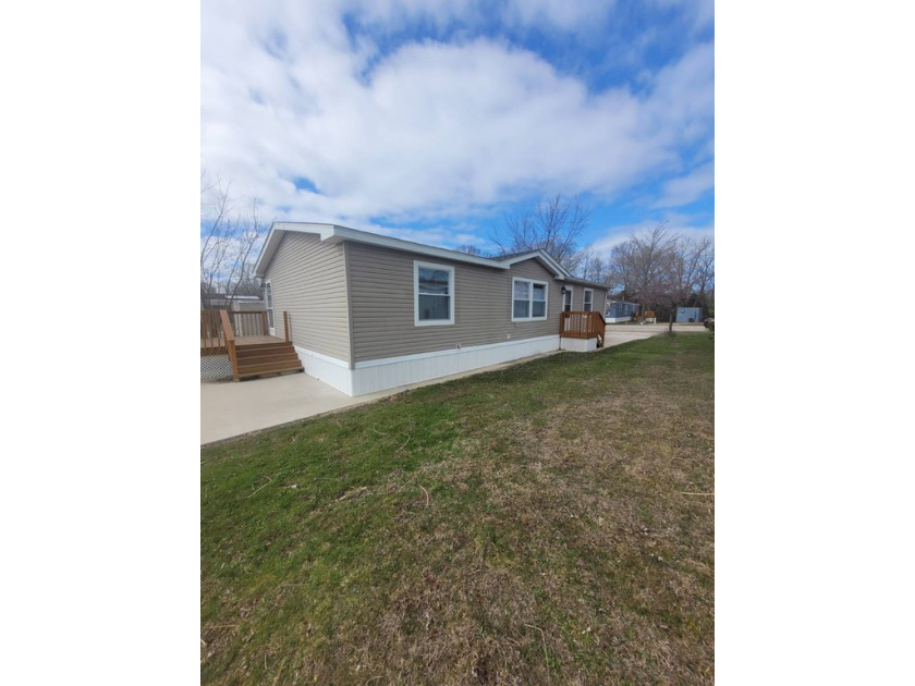 This home is very inviting with a beach vibe to it.Open and - Beach Home for sale in Three Oaks, Michigan on Beachhouse.com